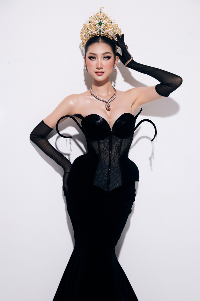 que-anh-ky-niem-1-nam-dang-quang-6.jpg