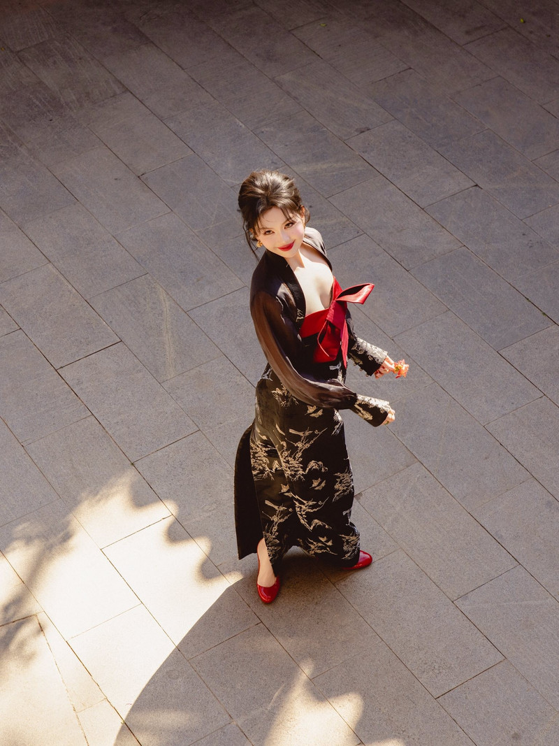 Nhiều người nhận xét rằng việc tăng cân nhẹ không hề làm giảm đi sức hút của "nữ hoàng nội y", thậm chí còn giúp tổng thể trông khỏe khoắn và tràn đầy sức sống hơn. ngoc-trinh-6.jpg