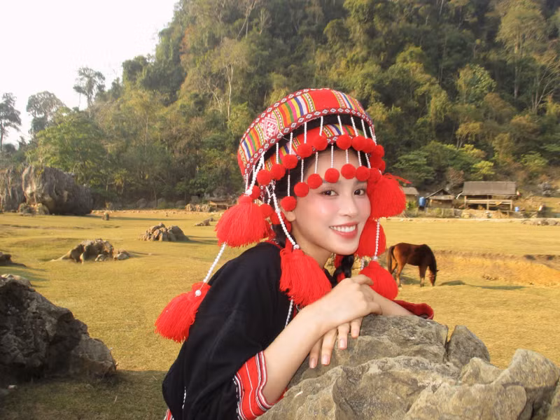 Đặc biệt, gương mặt được nhiều người ưu ái gọi là “tỉ lệ vàng” của Tiểu Vy tiếp tục chứng minh sức hút hiếm có. tieu-vy-1.jpg