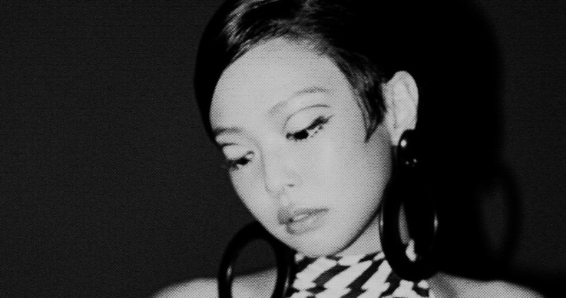 Jennie (BLACKPINK) từ lâu đã được mệnh danh là “biểu tượng thời trang” của K-pop khi luôn biết cách làm mới hình ảnh và tạo nên xu hướng mỗi lần xuất hiện. jennie-6.jpg