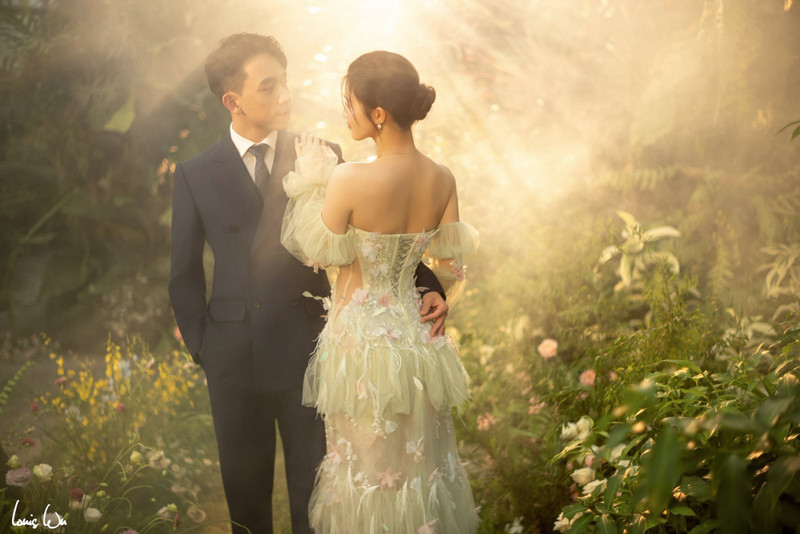 Phương Nhi diện váy cưới xinh đẹp như công chúa bên cạnh Minh Hoàng vô cùng lịch lãm và bảnh bao. phuong-nhi-2.jpg