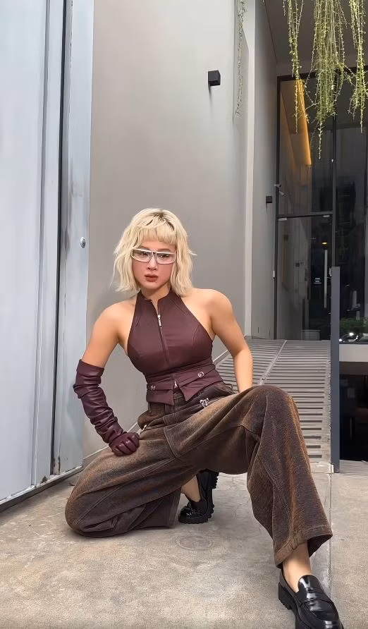 Trước những ý kiến trái chiều, Angela Phương Trinh khẳng định cô yêu thích cơ thể hiện tại của mình và tự hào về những gì đã đạt được. angela-phuong-trinh-9.jpg