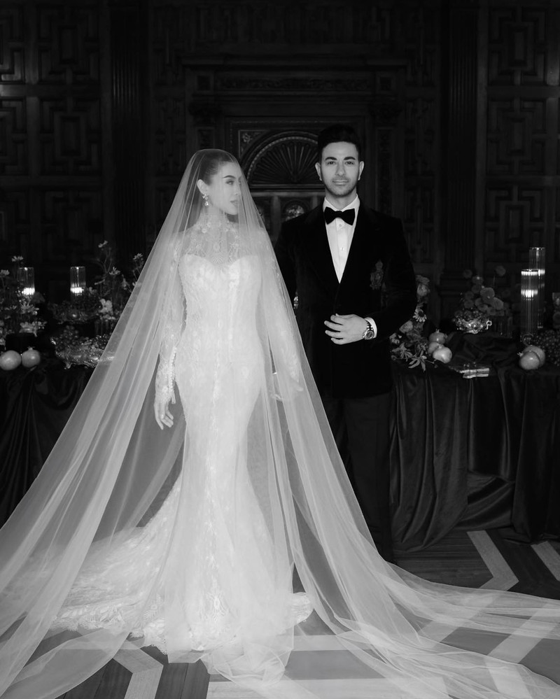 Nhiều người hâm mộ và giới truyền thông cho rằng bộ ảnh không đơn thuần là “ảnh cưới” thông thường, mà là một sản phẩm nghệ thuật biểu đạt phong cách và cá tính của hai người. tien-nguyen-5.jpg