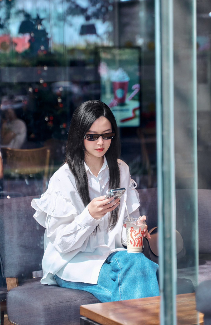 Dù đã ngoài 30, Midu vẫn giữ được vẻ cuốn hút nhờ duy trì lối sống lành mạnh, chăm chỉ tập luyện và luôn giữ tinh thần tích cực. midu-6.jpg