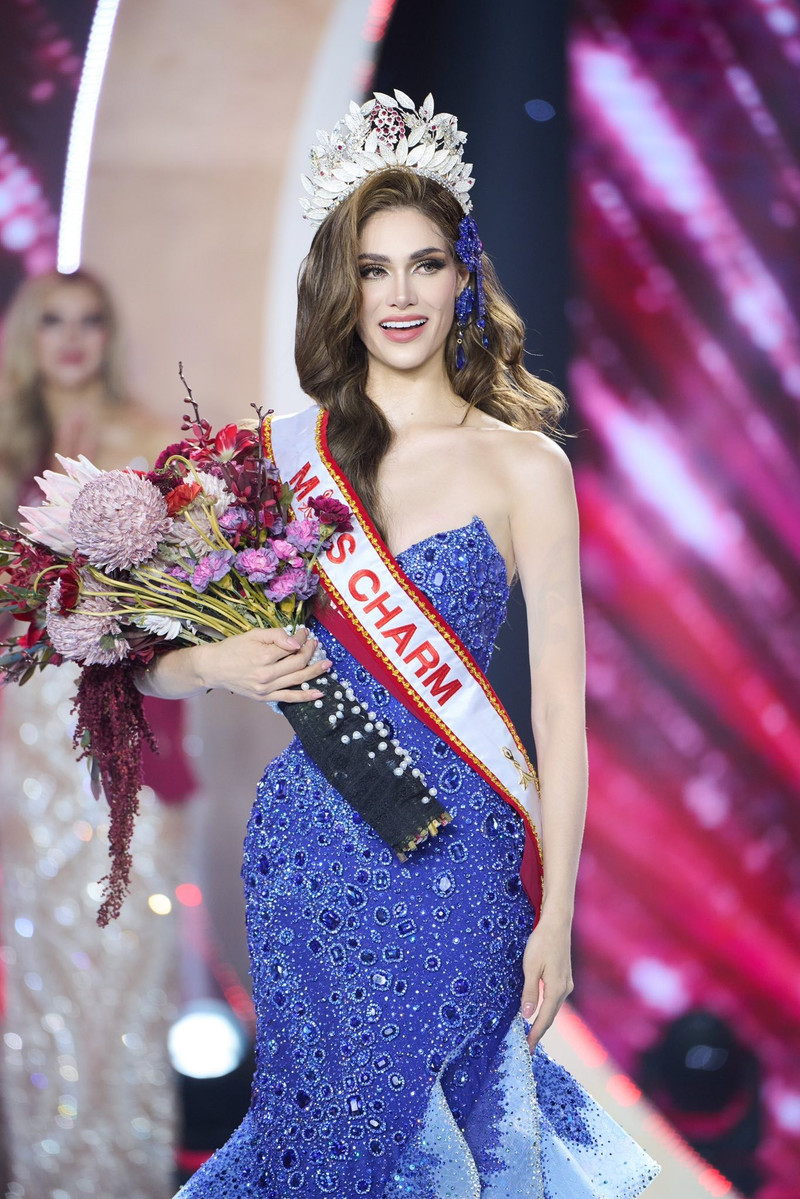 Chiến thắng của mỹ nhân Venezuela được khán giả đánh giá là vô cùng thuyết phục. miss-charm-1.jpg