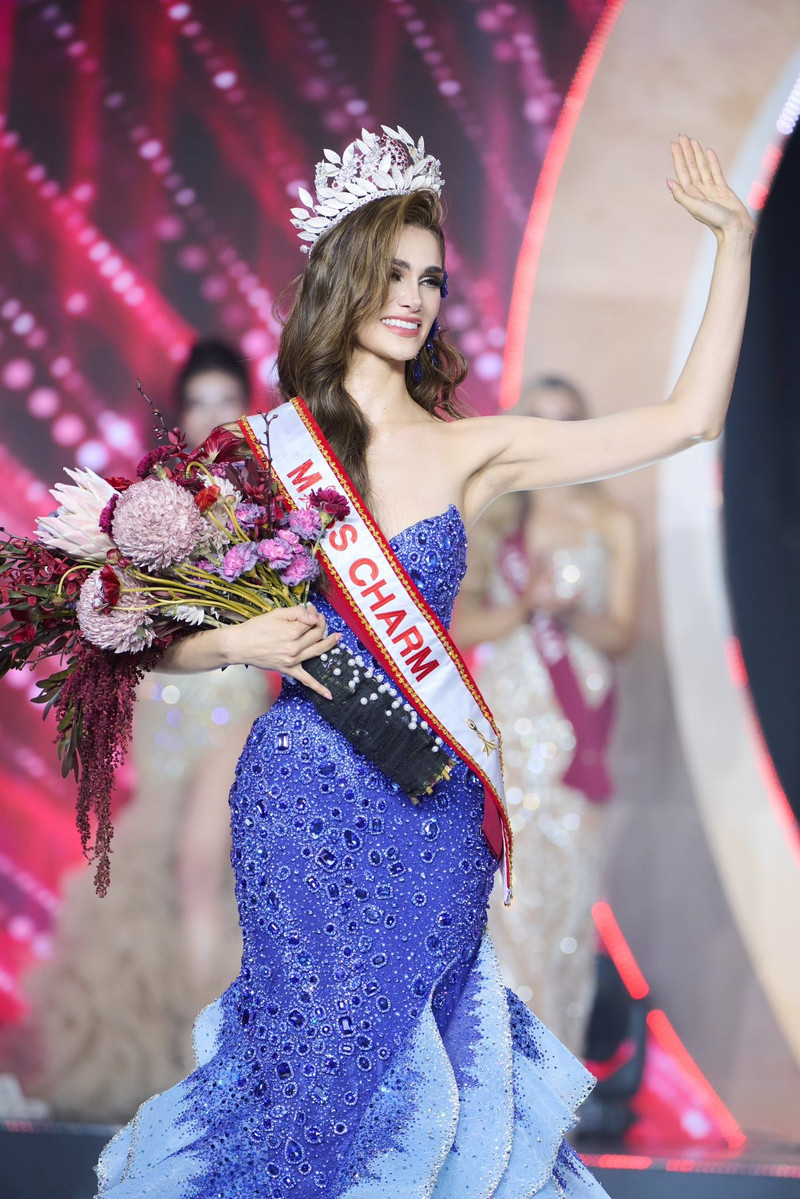 Từ đầu cuộc thi Miss Charm 2025, đại diện Venezuela gây ấn tượng mạnh với khả năng trình diễn cuốn hút, giao tiếp tự tin cùng nền tảng tri thức vững chắc. miss-charm-3.jpg