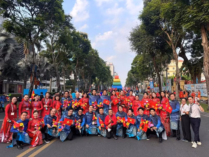 Sáng ngày 30/4, Lễ diễu binh, diễu hành cấp quốc gia kỷ niệm 50 năm Ngày Giải phóng miền Nam, thống nhất đất nước chính thức diễn ra tại TPHCM. dieu-hanh-12.jpg