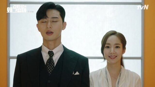 Thư ký Kim sao thế kể về một ông chủ tự luyến phải đối mặt với khủng hoảng khi cô thư ký tài giỏi của đột nhiên tuyên bố nghỉ việc sau 9 năm tận tụy phục vụ. phim-4.jpg