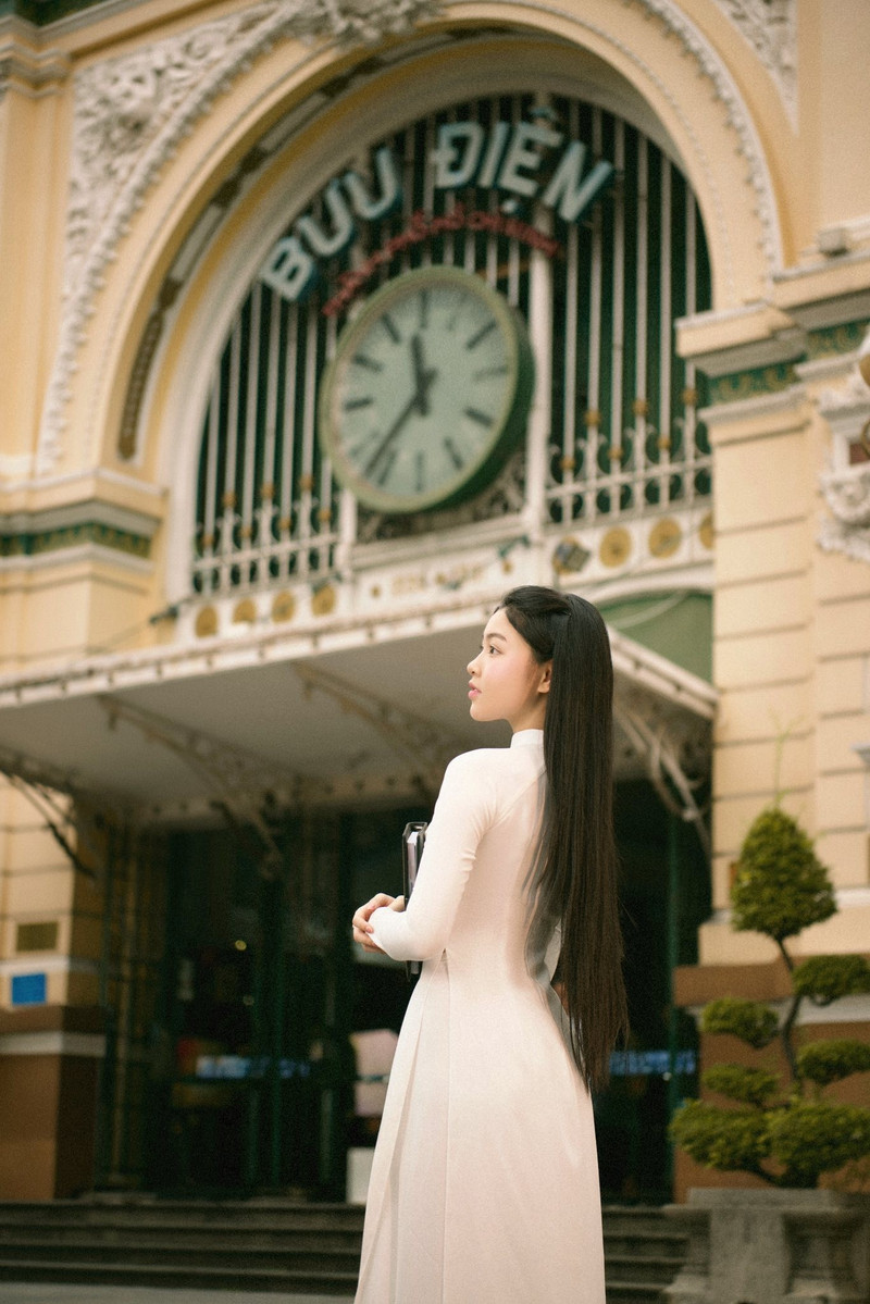 Lọ Lem ngày càng trưởng thành trong diện mạo và thần thái, song vẫn giữ được nét hồn nhiên đặc trưng. Điều này giúp hình ảnh của cô luôn nhận được thiện cảm từ công chúng. lo-lem-2.jpg