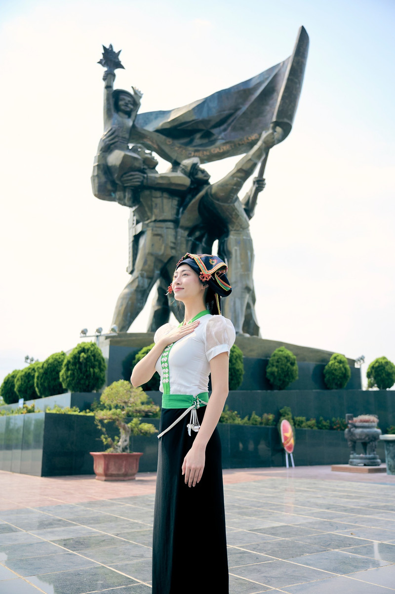 luong-thuy-linh-5.jpg