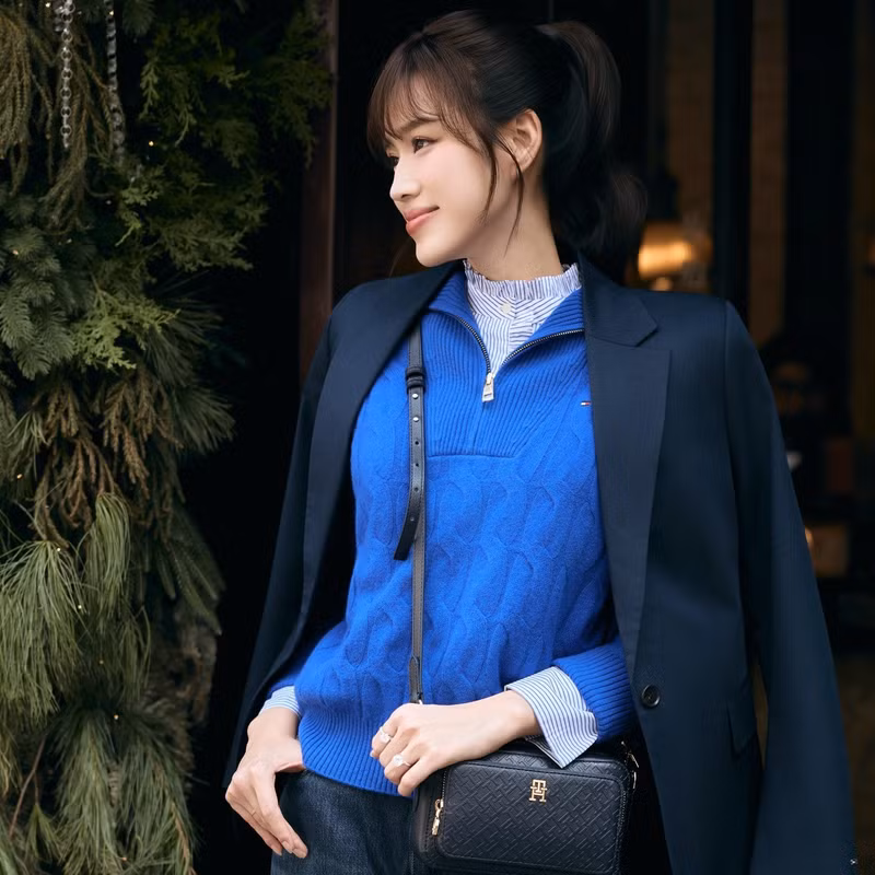 Nhiều khán giả cho rằng, sau khi kết hôn, Đỗ Thị Hà ngày càng rạng rỡ, tự tin hơn, thể hiện rõ qua thần thái và gu thẩm mỹ ngày một tinh tế. do-thi-ha-2.jpg