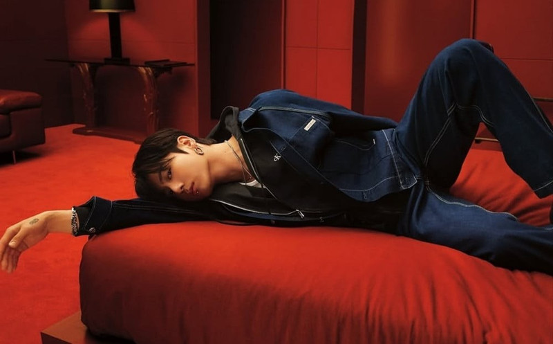 Với phong cách thời trang táo bạo nhưng thanh lịch, Jungkook (BTS) chứng minh mình là lựa chọn hàng đầu của hãng thời trang lừng danh thế giới này. jungkook-1.jpg