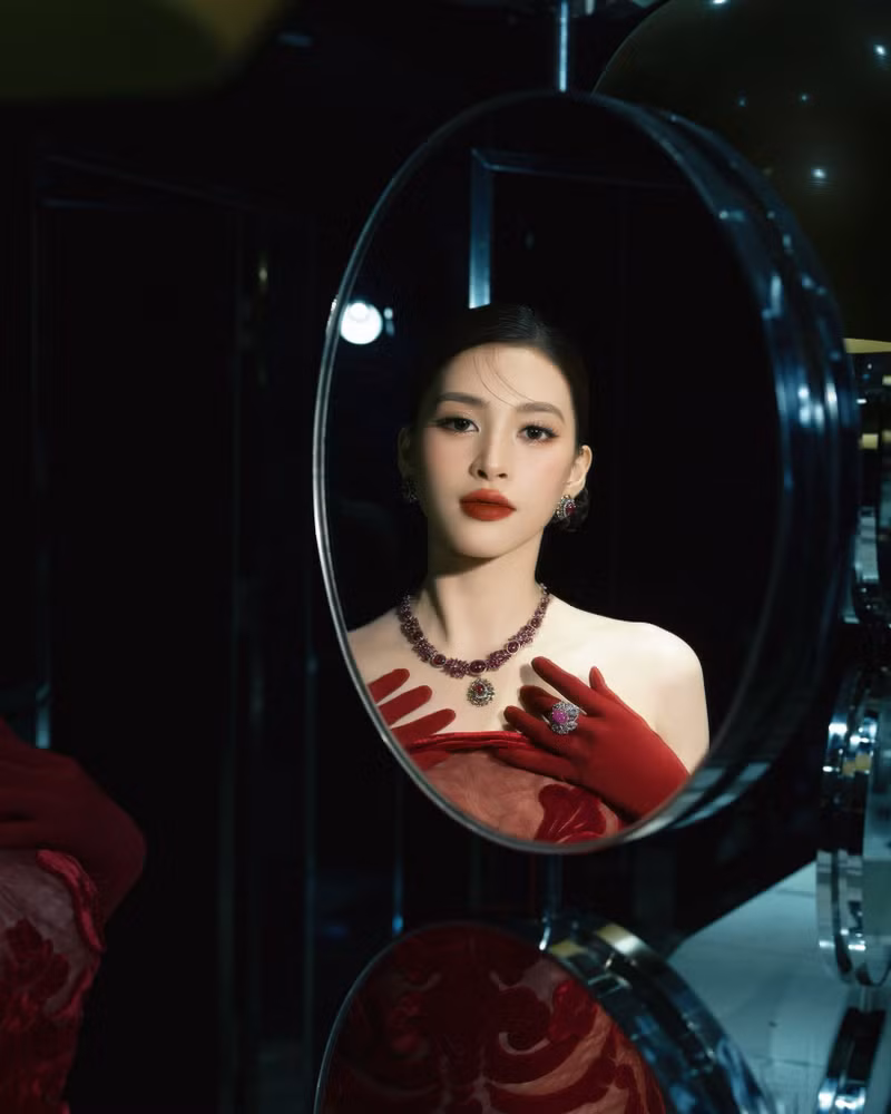 Hoa hậu Việt Nam 2018 - Trần Tiểu Vy một lần nữa chứng minh sức hút không đối thủ của mình khi xuất hiện tại một sự kiện gần đây. tieu-vy-7.jpg