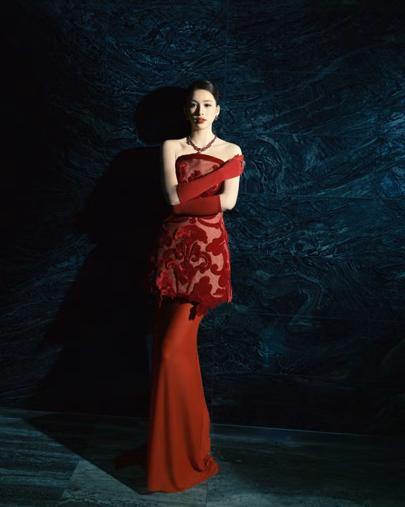 Nhiều bình luận trên mạng xã hội dành lời khen “cháy máy” cho nàng hậu, cho rằng vẻ đẹp của Tiểu Vy vừa truyền thống vừa hiện đại, vừa nhẹ nhàng lại vừa sắc sảo, một nét đẹp hiếm có khó lẫn với bất kỳ ai. tieu-vy-5.jpg