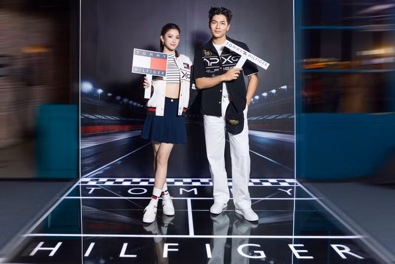 Không chỉ vậy, cả hai còn liên tục bị bắt gặp có những hành động thân mật, thoải mái thể hiện sự gần gũi trước đám đông. tieu-vy-6.jpg