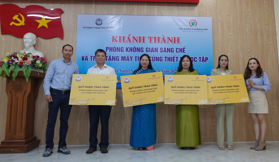 Đại diện Quỹ Dariu đã tài trợ 4 không gian sáng chế cho Trường THPT Thái Phiên, THPT Trần Phú, THPT Ông Ích Khiêm, THPT Hòa Vang.
