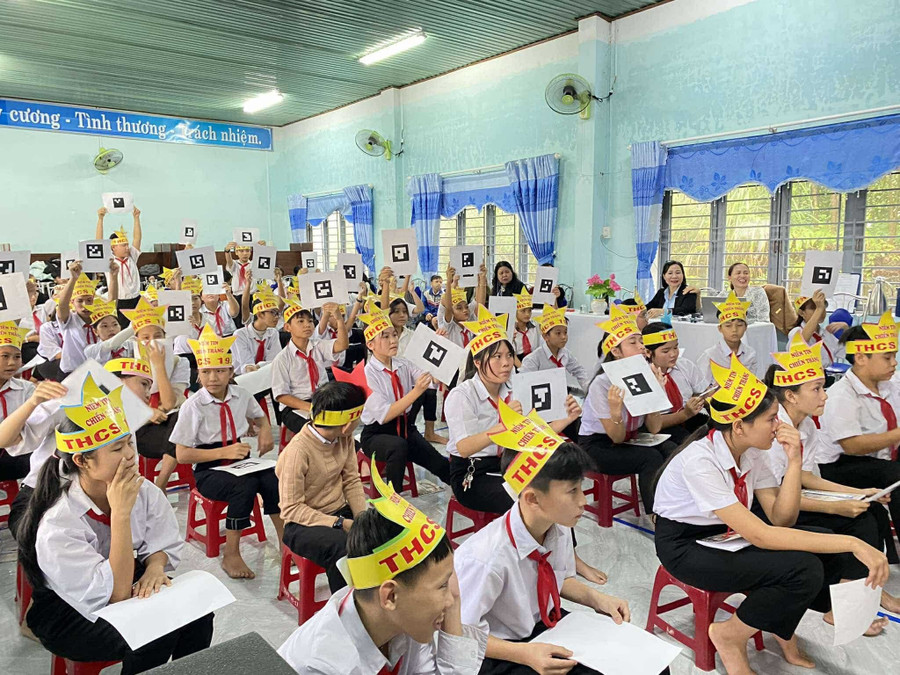 Học sinh Trường THCS 19 tháng 8 (xã Trà Tân, TP Đà Nẵng) trong giờ sinh hoạt ngoại khóa.