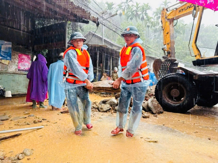 Khắc phục sạt lở. ed83a15f80c40d9a54d5.jpg