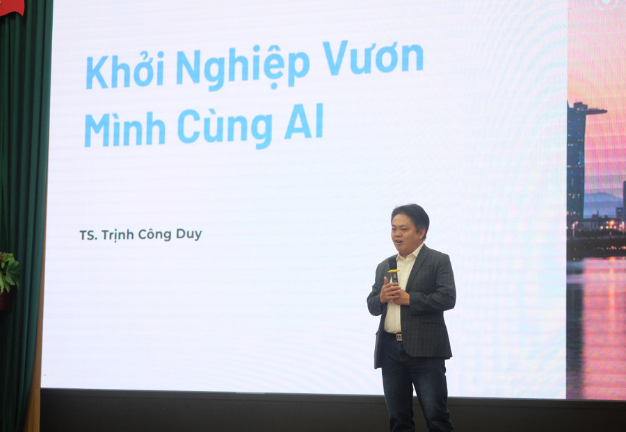 TS Trịnh Công Duy chia sẻ về chuyên đề Khởi nghiệp vươn mình cùng AI. dscf4553.jpg