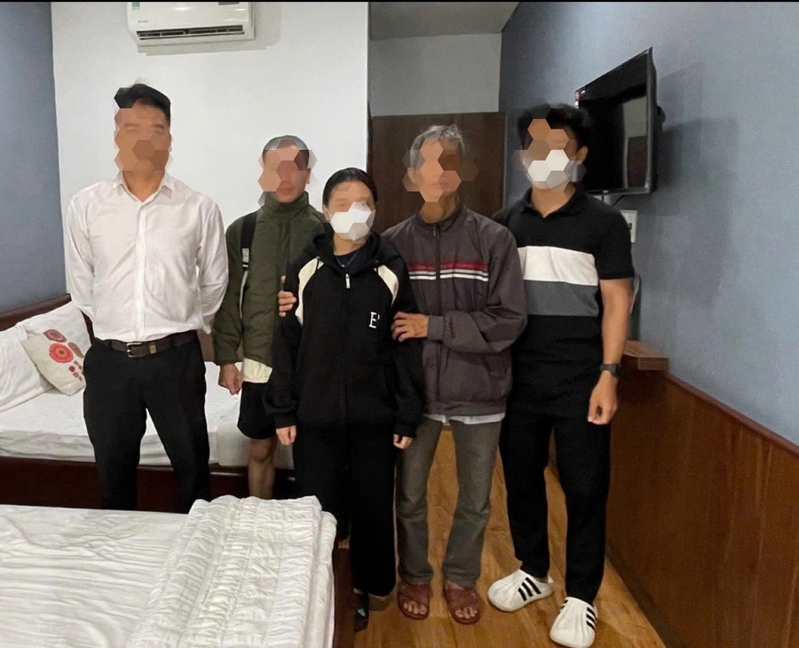 Giải cứu nữ sinh bị