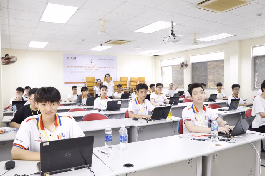 Sinh viên Trường Đại học Công nghệ thông tin và truyền thông Việt - Hàn (VKU), Đại học Đà Nẵng. 