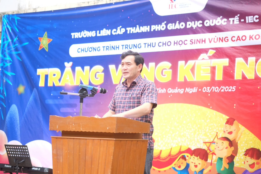 Ông Đinh Văn Tuấn – Phó Bí thư chuyên trách Đảng ủy UBND tỉnh Quảng Ngãi. dscf4796.jpg