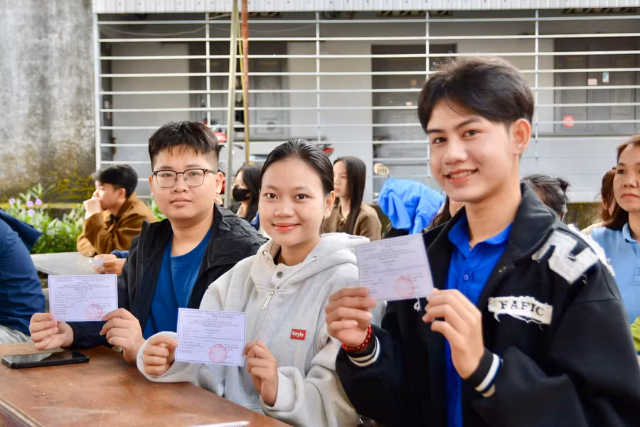 Cử tri là sinh viên trong lần đầu tiên đi bầu cử.