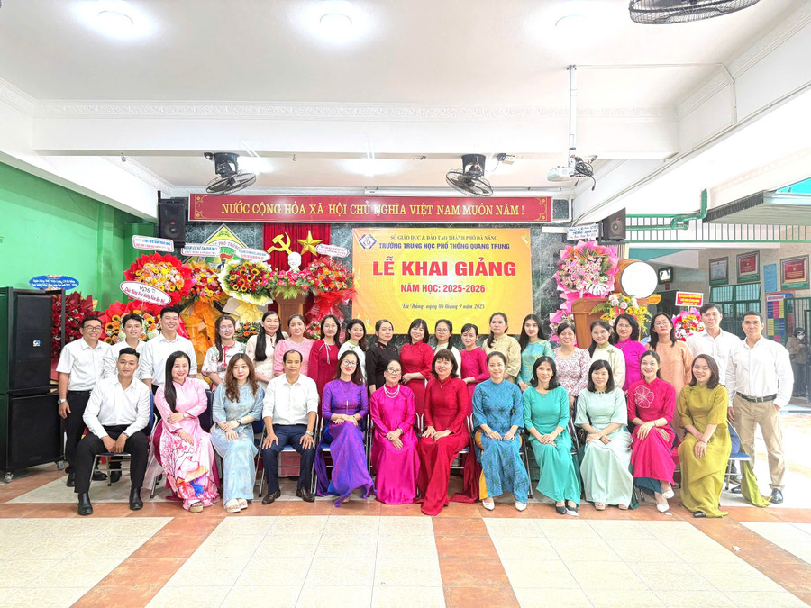 Tập thể cán bộ, giáo viên của Trường THPT Quang Trung (TP Đà Nẵng). full-1757088207-501-e32fc1e1eebdd587a3fe32e900dce16a.jpg