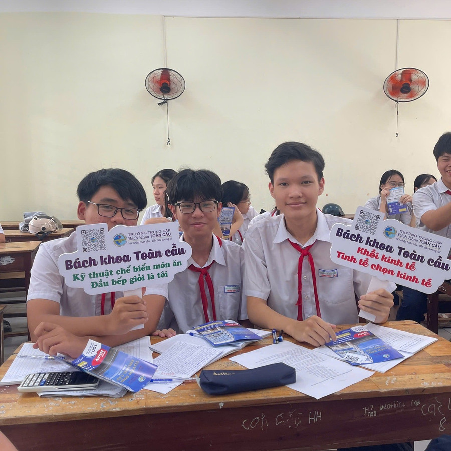 Học sinh THCS được tư vấn hướng nghiệp nghề. 499510751-122118892094815686-5252331247795102396-n.jpg