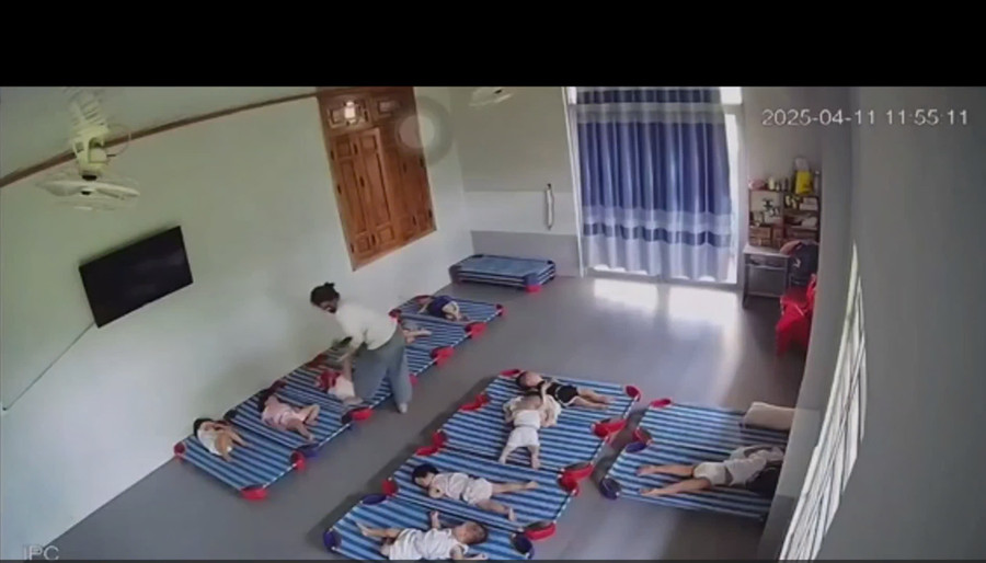 Hình ảnh ghi lại vụ việc. (Ảnh cắt clip)