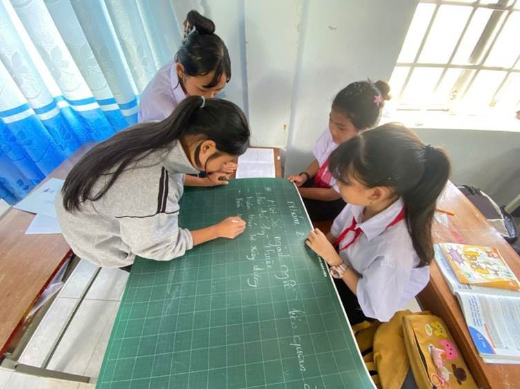 Den bergiga kommunen Trà Tân har gjort betydande framsteg när det gäller att utrota läskunnighet och analfabetism. 2025-05-13-12-23-263.png