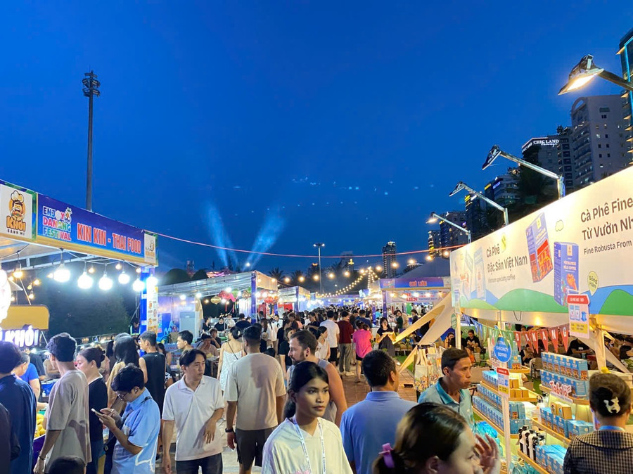Hàng ngàn du khách trải nghiệm tại Lễ hội Tận hưởng Đà Nẵng 2025 –Enjoy Danang Festival 2025. f9190ea918a2affcf6b3.jpg
