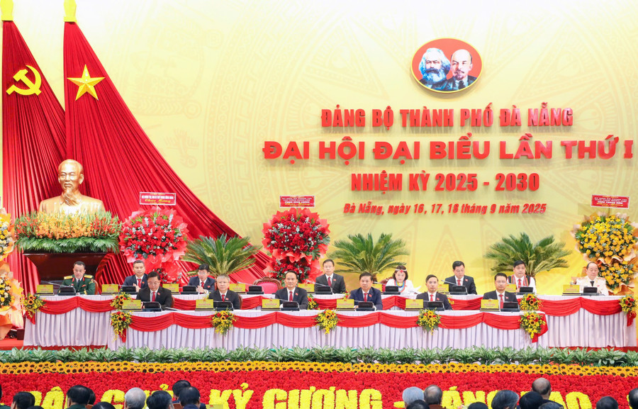 Đoàn Chủ tịch Đại hội. (Ảnh: ĐN) 58616f25796df333aa7c.jpg