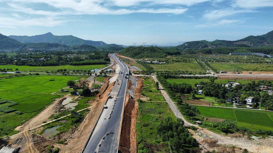 Một đoạn cao tốc Hòa Liên - Túy Loan. 