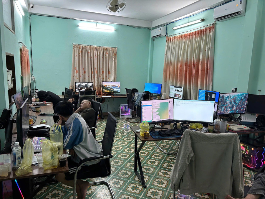 Công an kiểm tra nơi nhóm tội phạm thuê tại Đà Nẵng để hoạt động phạm pháp. (Ảnh: CACC)