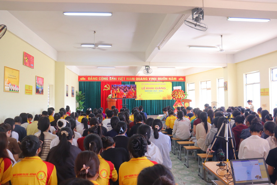 Sinh viên Trường Cao đẳng Đại Việt Đà Nẵng xem trực tiếp Lễ kỷ niệm 80 năm truyền thống ngành Giáo dục và khai giảng năm học mới 2025-2026. 41cf66134e20c57e9c31153.jpg