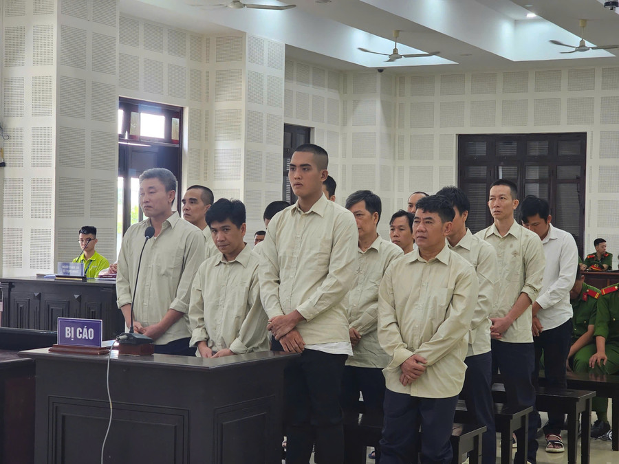 Các bị cáo tại phiên tòa. 