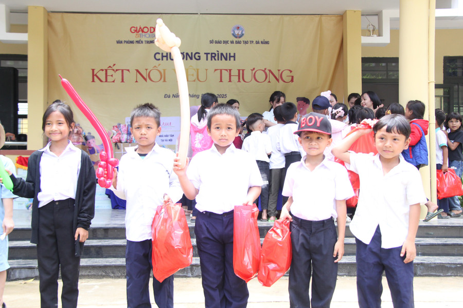 Những món quà giúp các em vững bước đến trường trong năm học mới. img-0889.jpg