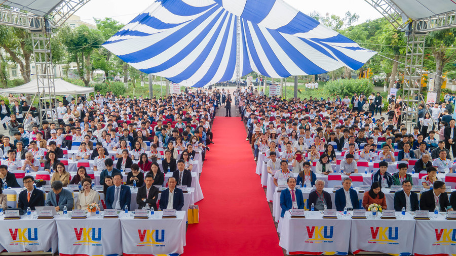 775 thí sinh trên 63 tỉnh/thành phố trên cả nước tham gia Vòng chung kết Kỳ thi Olympic Tin học miền Trung và Tây Nguyên..