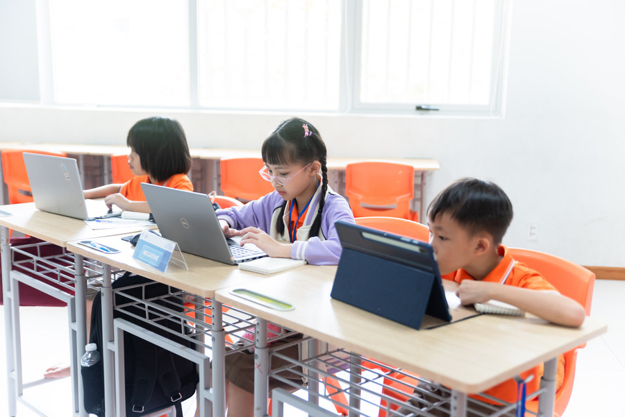 Các thí sinh thực hiện phần thi của mình. tht-6913.jpg