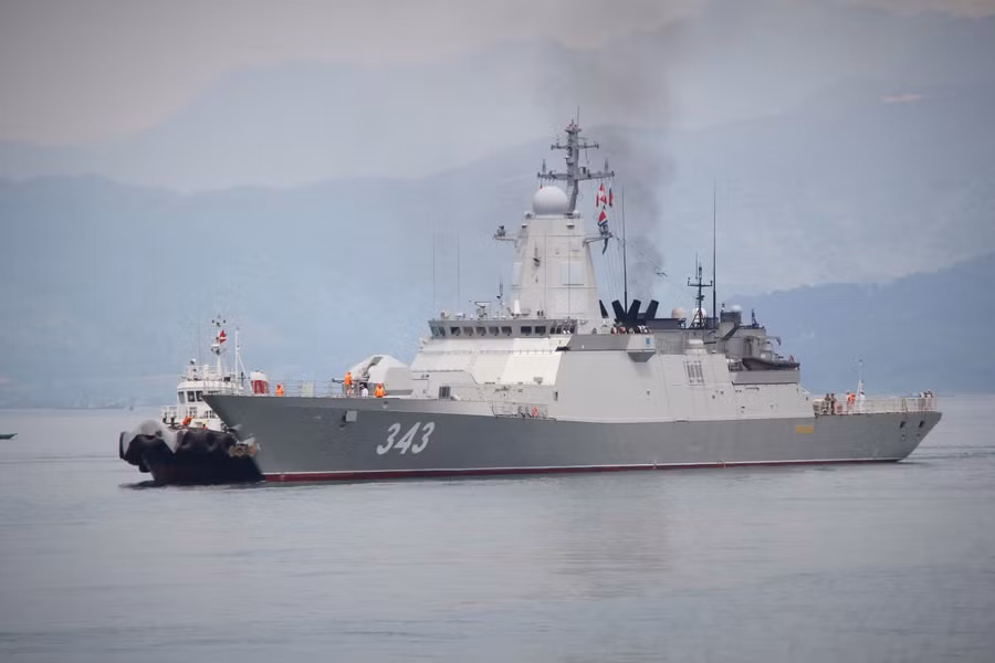 Đội tàu thuộc Hạm đội Thái Bình Dương, Hải quân Nga cập cảng Tiên Sa, thăm xã giao Đà Nẵng. 