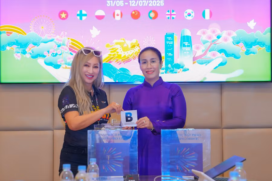 Bốc thăm thứ tự dự thi của các đội trong đêm chung kết. 