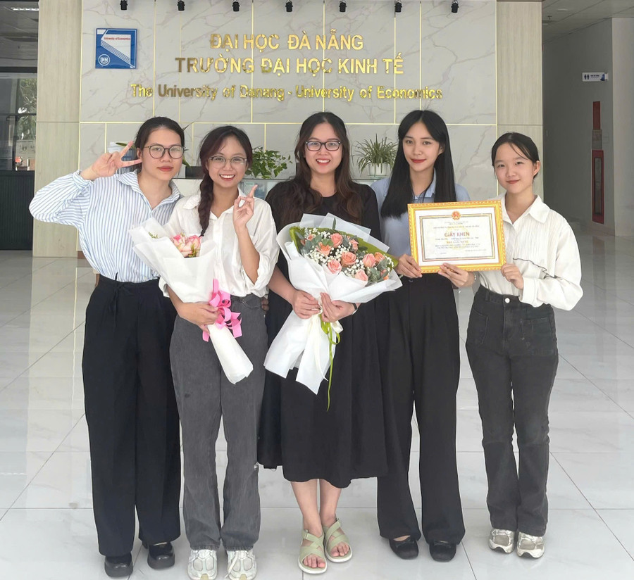 Thành công của Tuyết Phương là minh chứng cho ý chí vươn lên với sự hỗ trợ từ thầy cô. 9b034458b2d805865cc9-6696.jpg