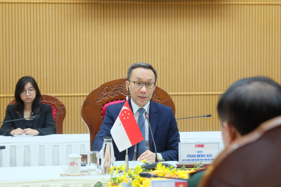 Ngài Chan Heng Kee, Thư ký Thường trực Bộ Quốc phòng Singapore. dscf6057.jpg