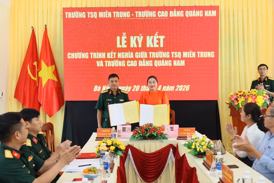 Trường Cao đẳng Quảng Nam ký kết chương trình kết nghĩa với Trường Thiếu sinh quân miền Trung (Quân khu 5). 