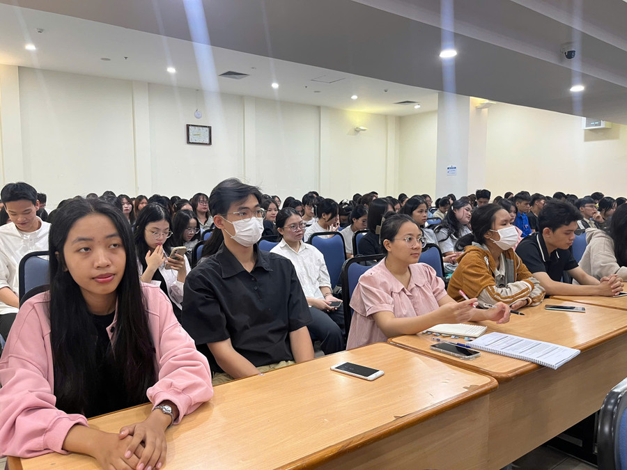 Sinh viên có cơ hội trình bày những ý tưởng khởi nghiệp tại cuộc thi. 33541452992151861.jpg