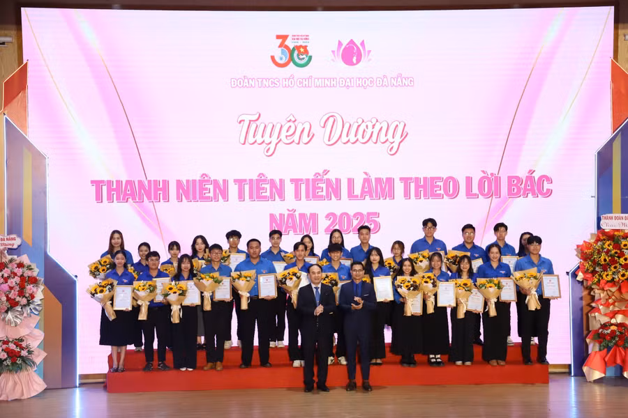 Đà Nẵng tuyên dương thanh niên tiên tiến làm theo lời Bác. 