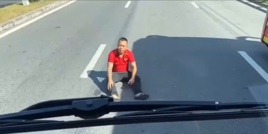 Ảnh cắt từ clip. 