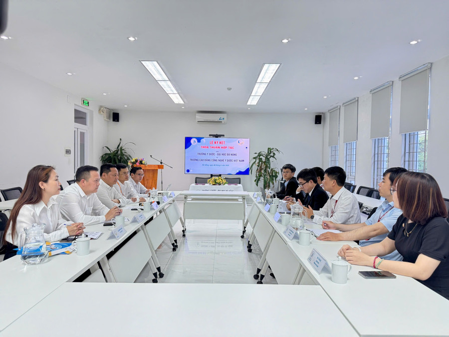 Việc ký kết giữa 2 trường sẽ mở ra nhiều cơ hội liên kết đào tạo và nghiên cứu khoa học trong lĩnh vực y tế. img-20250508-172011.jpg