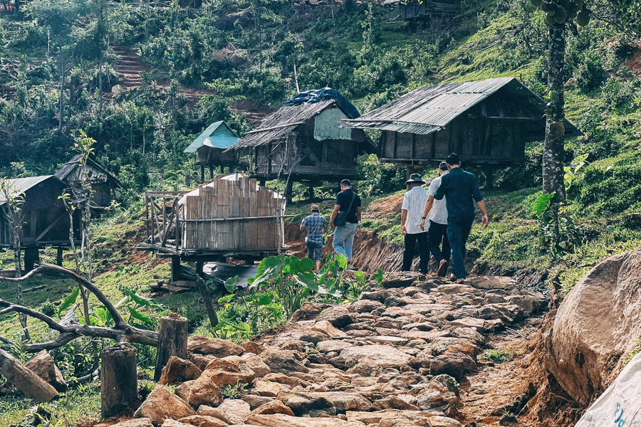 Du khách trải nghiệm du lịch vùng cao ở Đà Nẵng. Ảnh: P.Q anh-1.jpg